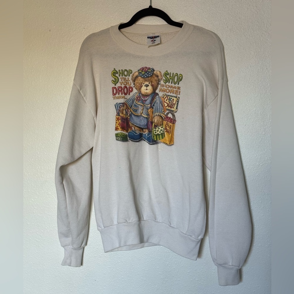 Vintage White Crewneck Sweater Bear “shop til you drop” size M